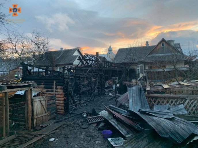 У селищі на Рахівщині вночі вирувала велика пожежа – 02