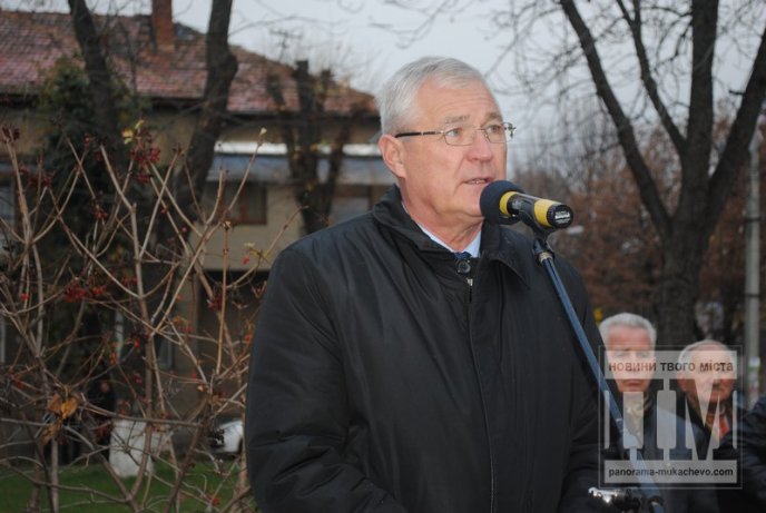 Мукачівці помолились за невинних жертв Голодомору 1932-33-х років (ФОТОРЕПОРТАЖ) – 07 Мукачівці помолились за невинних жертв Голодомору 1932-33-х років (ФОТОРЕПОРТАЖ) – 07