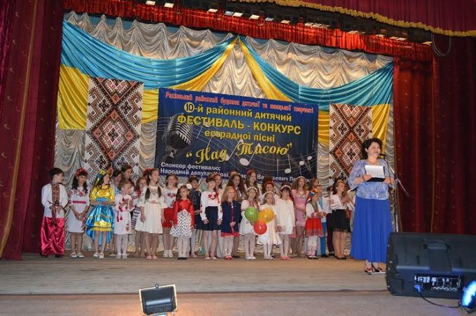 У Рахові провели дитячий фестиваль-конкурс естрадної пісні із приємним сюрпризом вкінці – 01