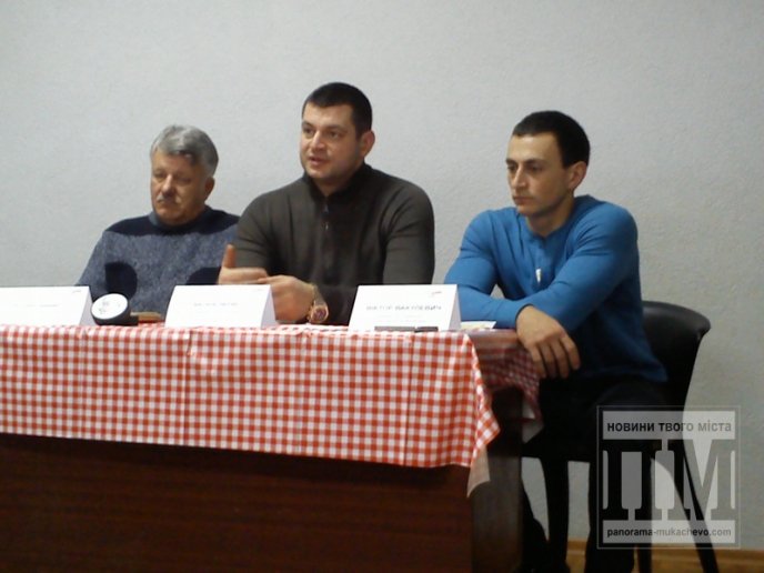 У Мукачеві льодова ковзанка прийняла перших відвідувачів (ФОТО, ВІДЕО) – 05