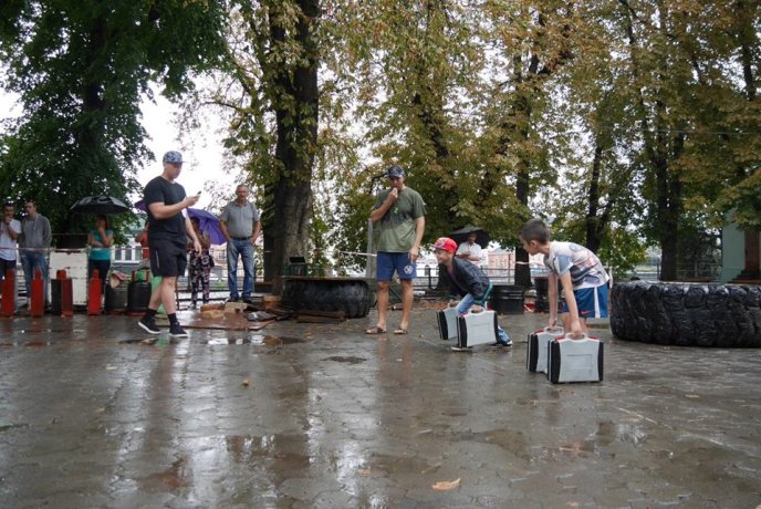 В Ужгороді під дощем змагались силачі – 19 В Ужгороді під дощем змагались силачі – 19