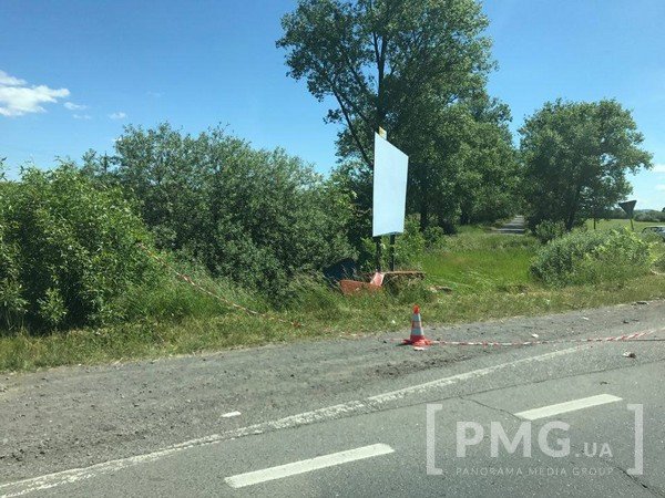 На трасі "Київ-Чоп" "Жигуль" та мікроавтобус потрапили у ДТП – 04