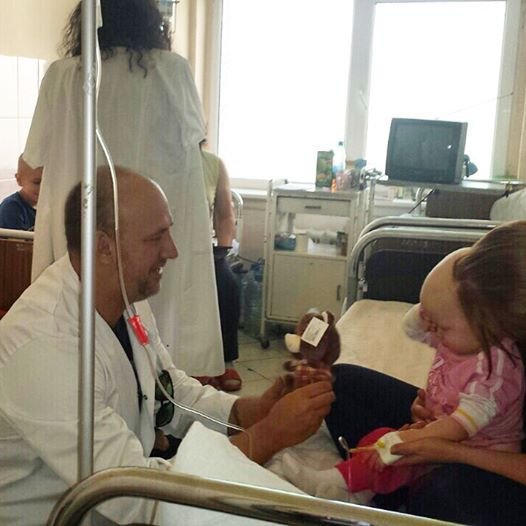 Настя Каменських і Потап з подарунками відвідали дитячу лікарню в Мукачеві – 02