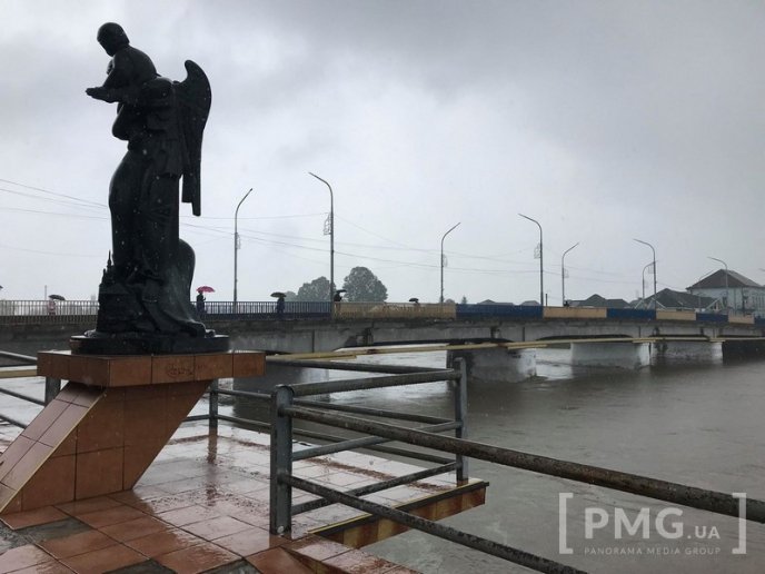 Рівень води в Латориці значно підвищився. Мукачівці б’ють на сполох – 08 Рівень води в Латориці значно підвищився. Мукачівці б’ють на сполох – 08