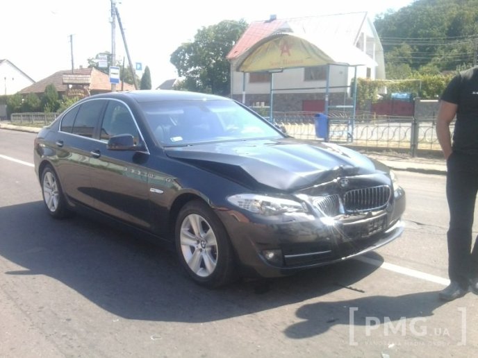 У Мукачеві "BMW" в’їхав у позашляховик "SsangYong" – 01