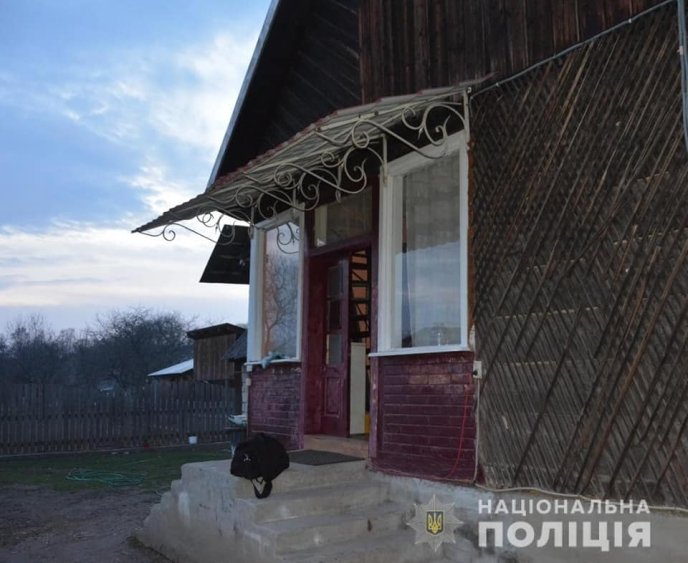 В одному з селищ двоє чоловіків напали на безпорадну бабусю – 03
