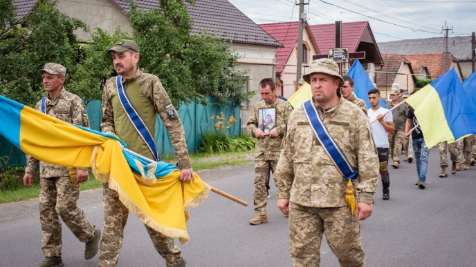 У Чинадієві поховали загиблого на війні Василя Каналоша – 08