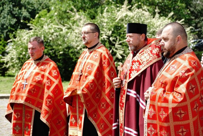 Він дуже любив свій край: в Ужгороді попрощались із полеглим Героєм – 05