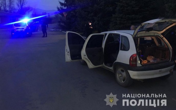 Чоловік розгулював селом зі зброєю у руках – 03