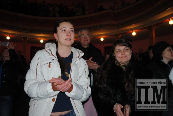 Мукачівські артисти вшанували пам’ять Кузьми Скрябіна великим концертом (ФОТОРЕПОРТАЖ) – 16 Мукачівські артисти вшанували пам’ять Кузьми Скрябіна великим концертом (ФОТОРЕПОРТАЖ) – 16