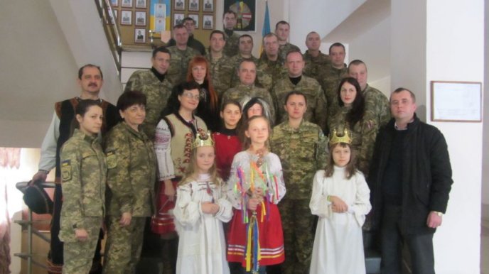 До бійців 128-ої бригади завітали колядники – 07 До бійців 128-ої бригади завітали колядники – 07