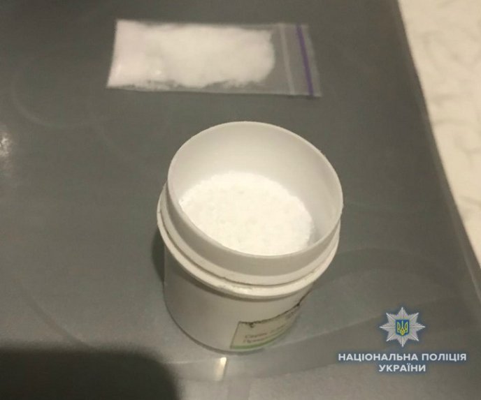 Поліція виявила наркопритон: усі подробиці – 10