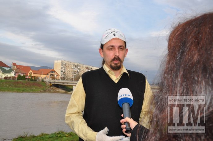 У Мукачеві відбувся соціальний флешмоб, в рамках якого розбили телевізор (ФОТО) – 20