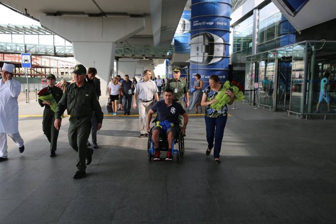 Поранений у зоні АТО закарпатський прикордонник повернувся додому з лікування у США – 06