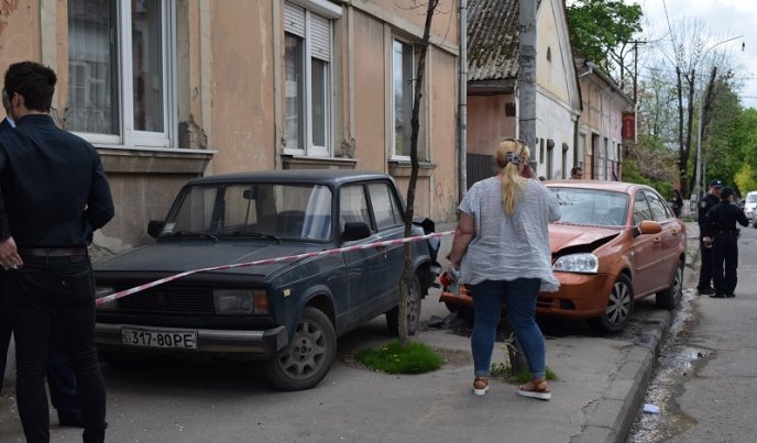 Нові деталі ДТП в Ужгороді: іномарка збила стовп – 02