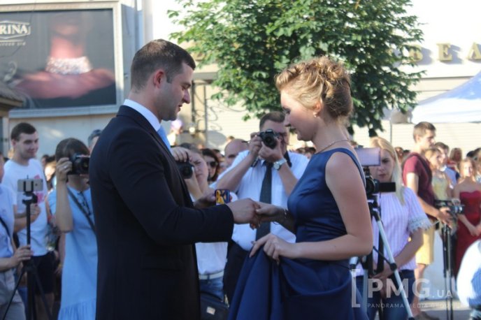 У Мукачеві нагородили випускників-медалістів – 42