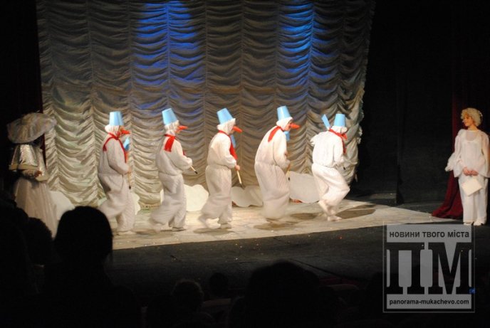 В Мукачеві відбулась новорічна вистава (ФОТО) – 05