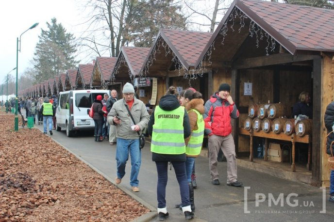 У Мукачеві стартував перший день фестивалю "Червене вино – 2016" – 24 У Мукачеві стартував перший день фестивалю "Червене вино – 2016" – 24
