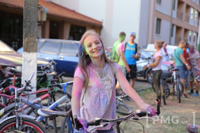 Мукачівці відзначили День Незалежності грандіозним велозаїздом та веселим флешмобом – 11
