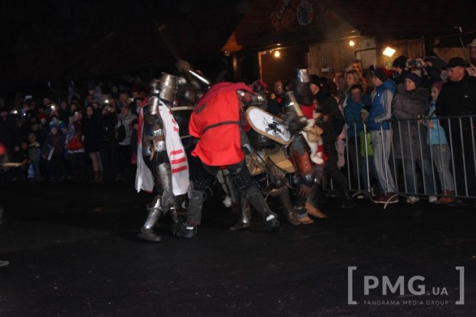 Яскраве святкування Дня святого Мартина у Мукачеві: парад ліхтариків, лицарські бої та вогняне шоу – 97 Яскраве святкування Дня святого Мартина у Мукачеві: парад ліхтариків, лицарські бої та вогняне шоу – 97