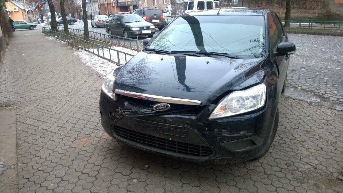 Поліція показала фото жахливих наслідків ДТП і просить водіїв дотримуватись дистанції – 07