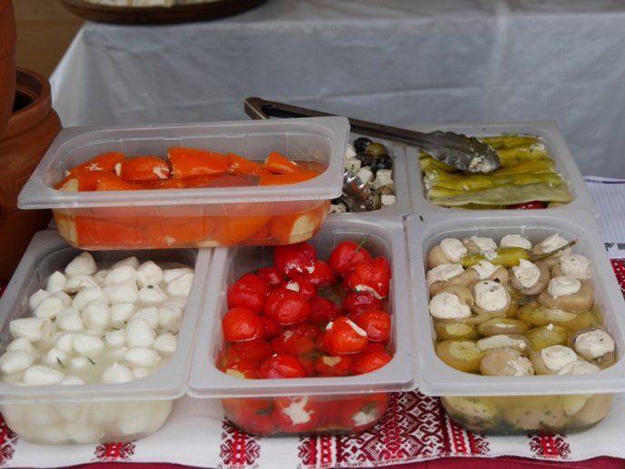 В Ужгороді розпочався новорічно-різдвяний ярмарок – 02