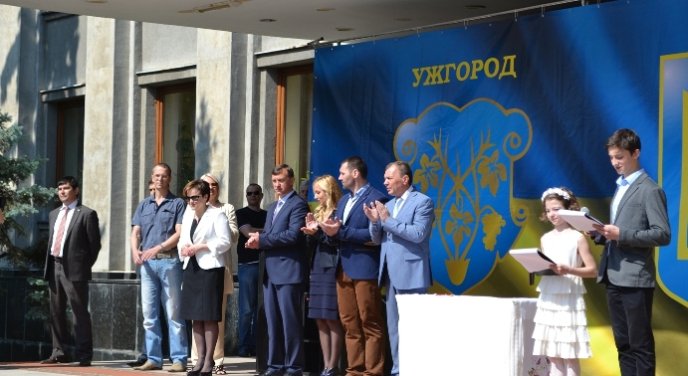 Ужгородські випускники теж станцювали вальс (ФОТО) – 06