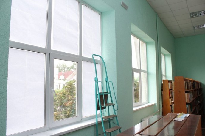 Любителі книг незабаром приходитимуть у відремонтовану бібліотеку – 07