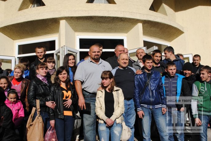 Презентація фільму "Іван Сила" у Мукачеві: повний зал, шквал оплесків та вигуки "Браво!" (ФОТО) – 06