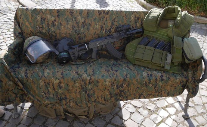 Біля Закарпатської ОДА з’явилась військова техніка – 13