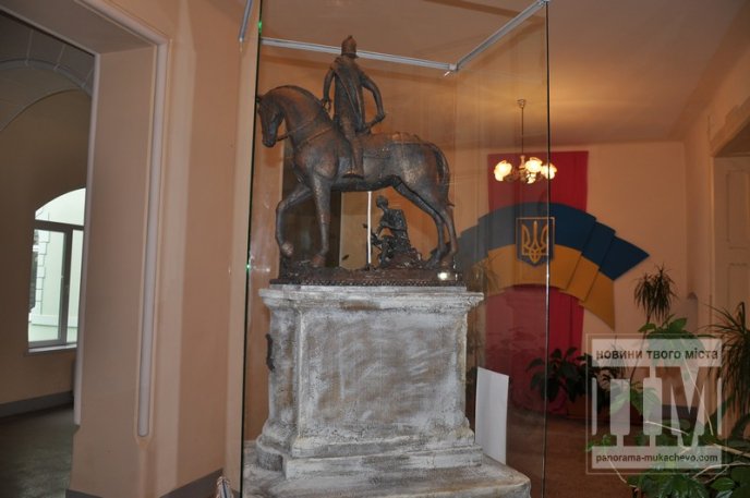 У мукачівській Ратуші презентували скульптуру Святого Мартина (ФОТО) – 01
