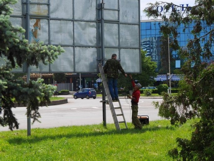 Обласний центр звільняють від білбордів – 05