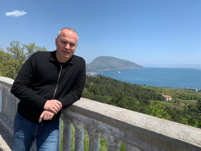 Нестор Шуфрич зробив романтичний подарунок дружині, чим викликав обурення в українців – 01