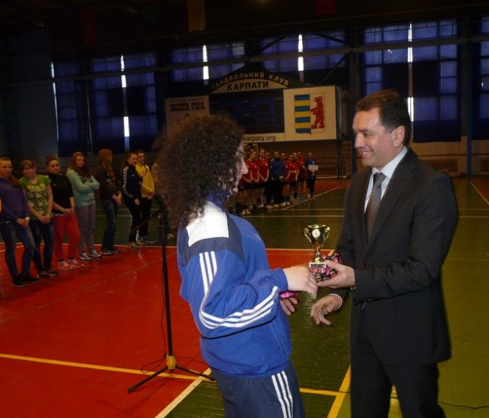 Львівська команда стала переможницею всеукраїнських змагань серед юних гандболісток (ФОТО) – 02