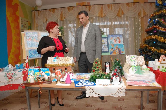 Голова Закарпатської облради побував у ролі Миколая для вихованців школи-інтернату – 10 Голова Закарпатської облради побував у ролі Миколая для вихованців школи-інтернату – 10