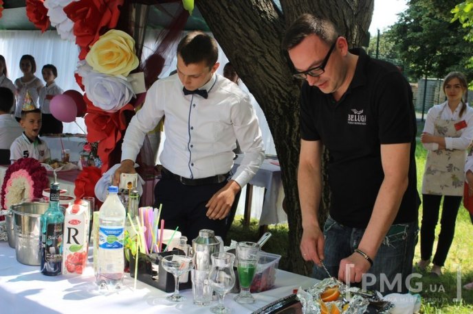 Студенти Мукачівського торговельно-економічного коледжу показали як правильно працювати в ресторанах – 14