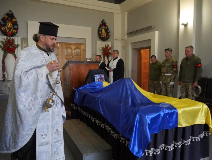 На Закарпатті попрощались із Героєм, який захищав Україну з початку повномасштабного вторгнення – 08 На Закарпатті попрощались із Героєм, який захищав Україну з початку повномасштабного вторгнення – 08