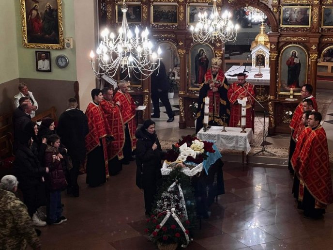 До війни працював дитячим хірургом: на Закарпатті поховали Героя – 02 До війни працював дитячим хірургом: на Закарпатті поховали Героя – 02