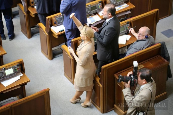 Журналісти зловили Балогу з Тимошенко під час "милої" бесіди – 02