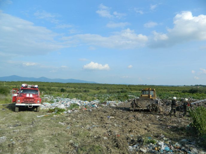 В Іршавському районі знову горіло сміттєзвалище – 04 В Іршавському районі знову горіло сміттєзвалище – 04