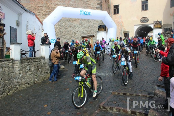 У Мукачівському замку стартував МТБ-марафон "Три замки Закарпаття" – 19