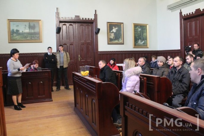 У Мукачеві визначили порядок розташування виноробів у дерев’яних будиночках на фестивалі "Червене вино 2016" – 02