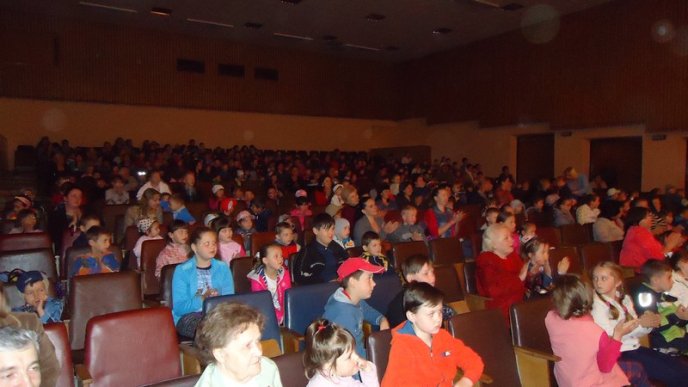 Школярам Рахова та Солотвина показали казку «Жила-була Сироїжка» – 05