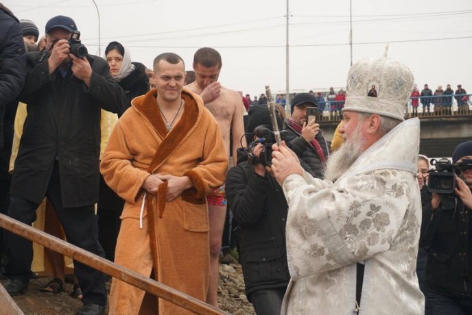 Як у Мукачеві на Водохреща у води Латориці занурювались – 07