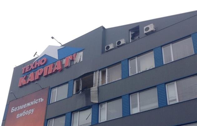 З’явились фото із місця нічної стрілянини у Мукачеві – 02