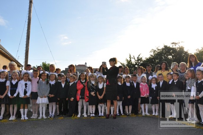 У Мукачівській ЗОШ №7 відбулось урочисте свято Першого дзвоника (ФОТОРЕПОРТАЖ) – 11