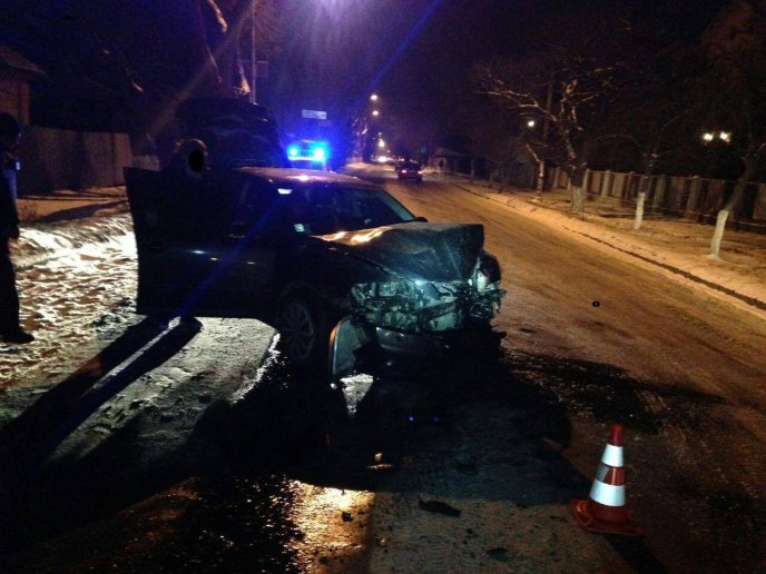 Поліція показала фото жахливих наслідків ДТП і просить водіїв дотримуватись дистанції – 09