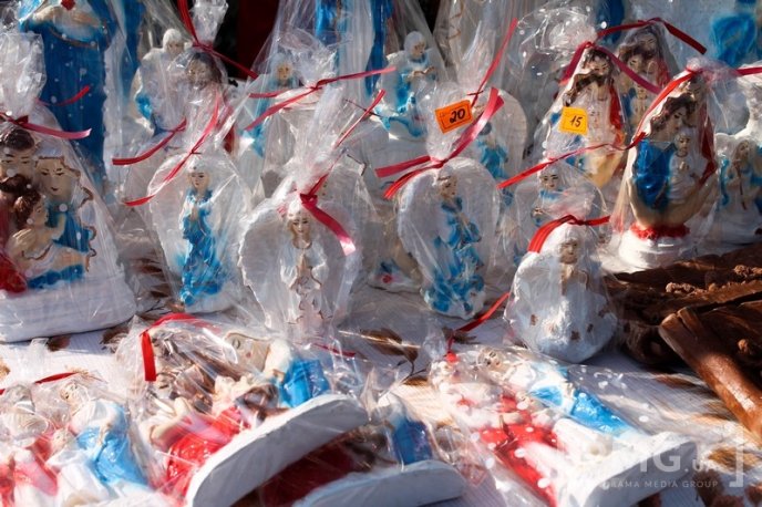 Набережну перед Мукачівським монастирем заполонили торговці – 02