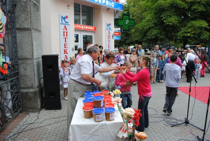 Мер Мукачева офіційно відкрив медовий ярмарок (ФОТО) – 07