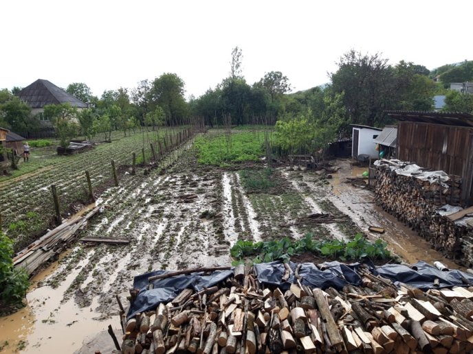 Зруйновано 4 мости, підтоплено 40 дворогосподарств: негода накоїла лиха у селі на Іршавщині – 02